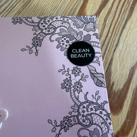 Ed Hardy Tattooed Beauty Makeup Kit - Picture 4 of 8